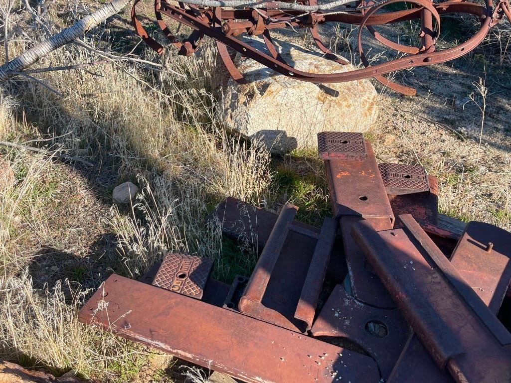 VINTAGE GLOBE FRAME AND BOLSTER PLATES FROM HEAVY DUTY IN GROUND AUTOMOTIVE LIFT SYSTEM - 3