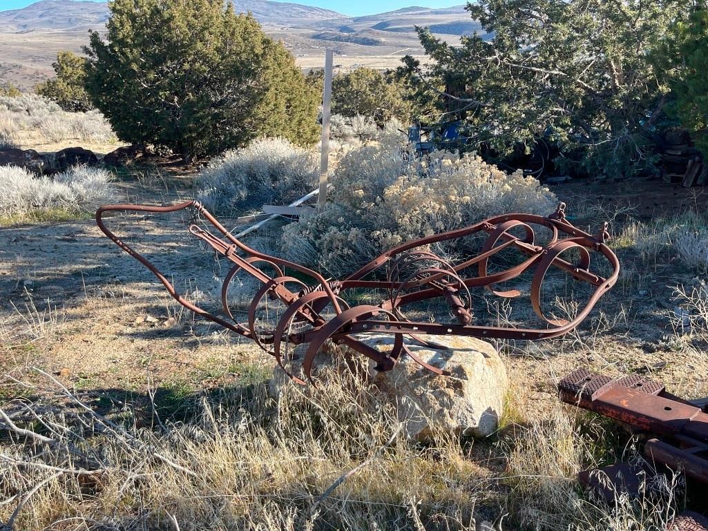 ANTIQUE STEEL FARMING IMPLEMENT HORSE DRAWN FARM CULTIVATOR PLOW SPRING TOOTH HARROW: MARKED 360 ON SEVERAL PIECES, RUSTED FROM BEING OUT IN WEATHER, YARD ART 15" RINGS, 78" X 38" X 24"