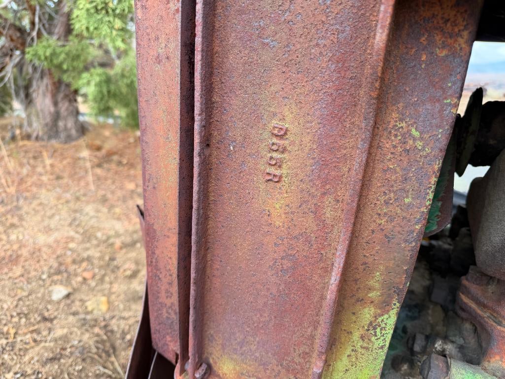 ANTIQUE JOHN DEERE MODEL D TRACTOR - 10