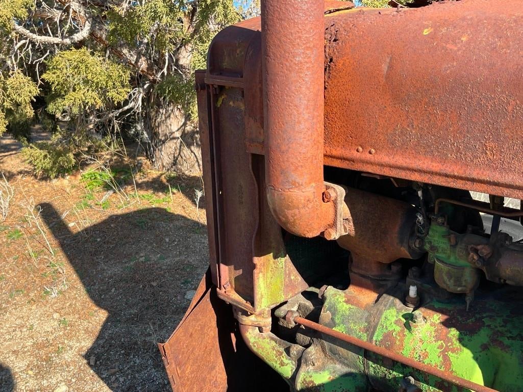 ANTIQUE JOHN DEERE MODEL D TRACTOR - 13