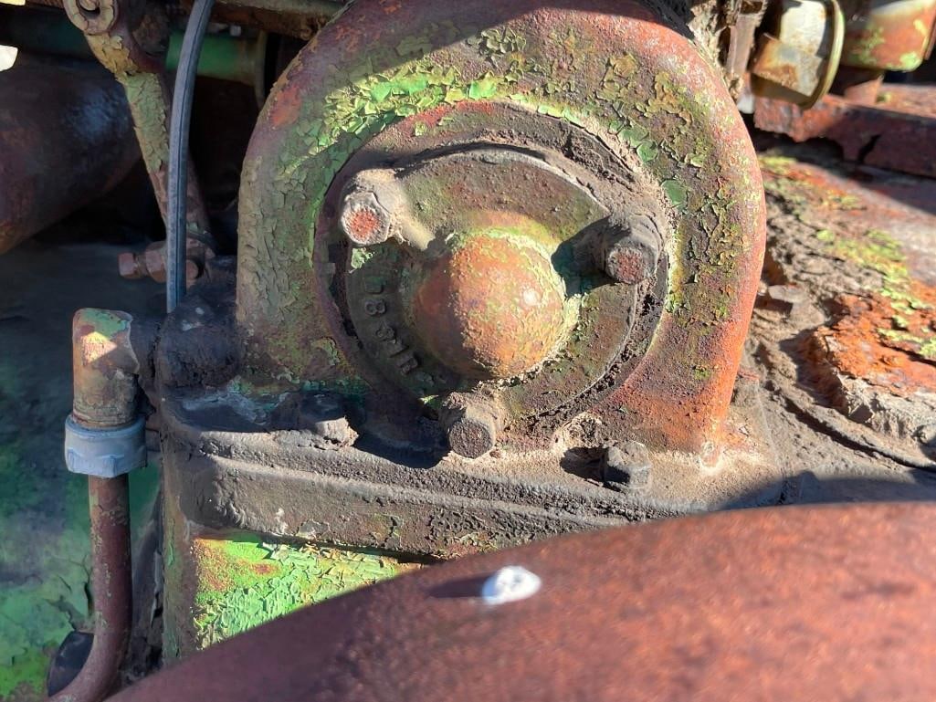 ANTIQUE JOHN DEERE MODEL D TRACTOR - 14