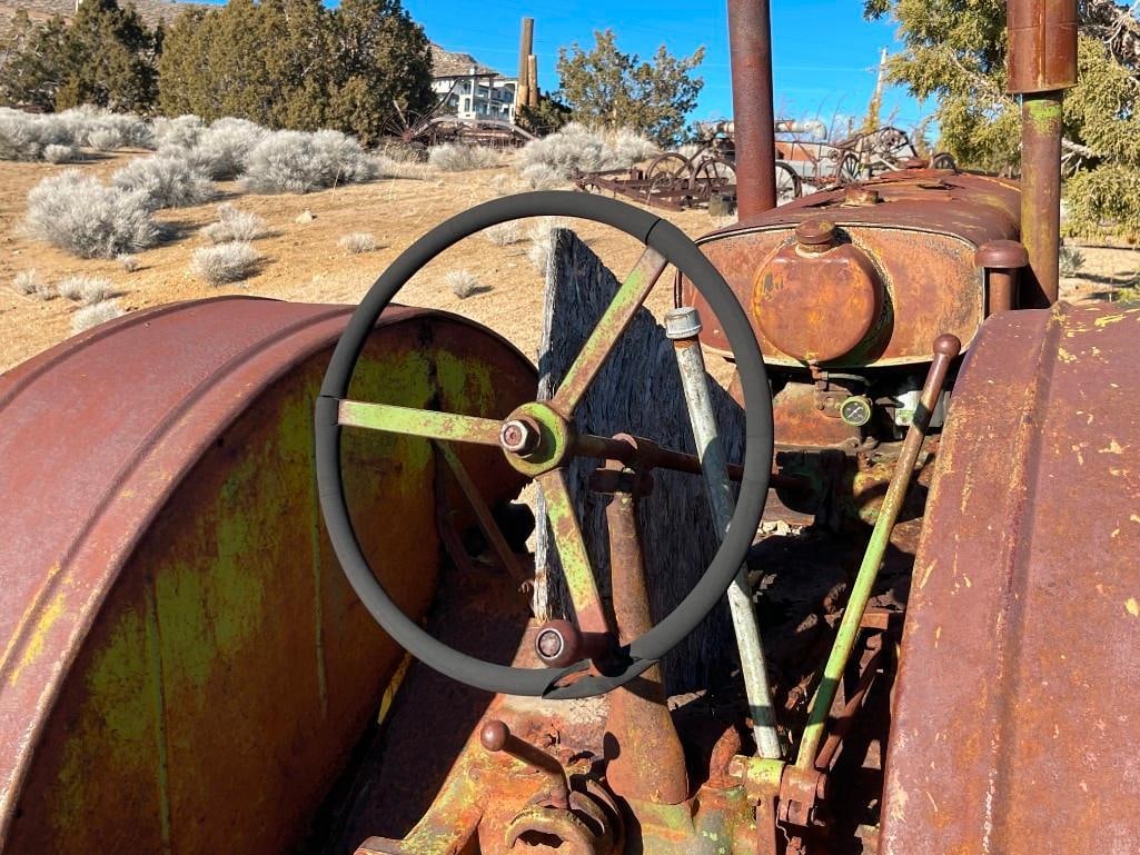 ANTIQUE JOHN DEERE MODEL D TRACTOR - 19