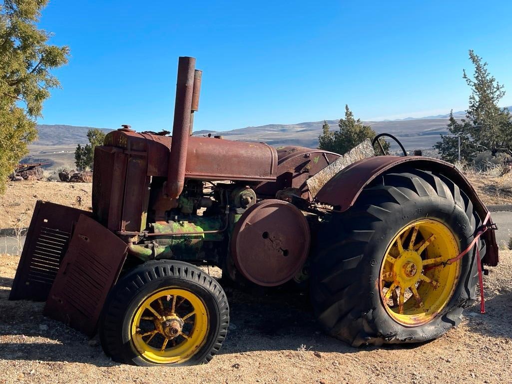 ANTIQUE JOHN DEERE MODEL D TRACTOR - 2
