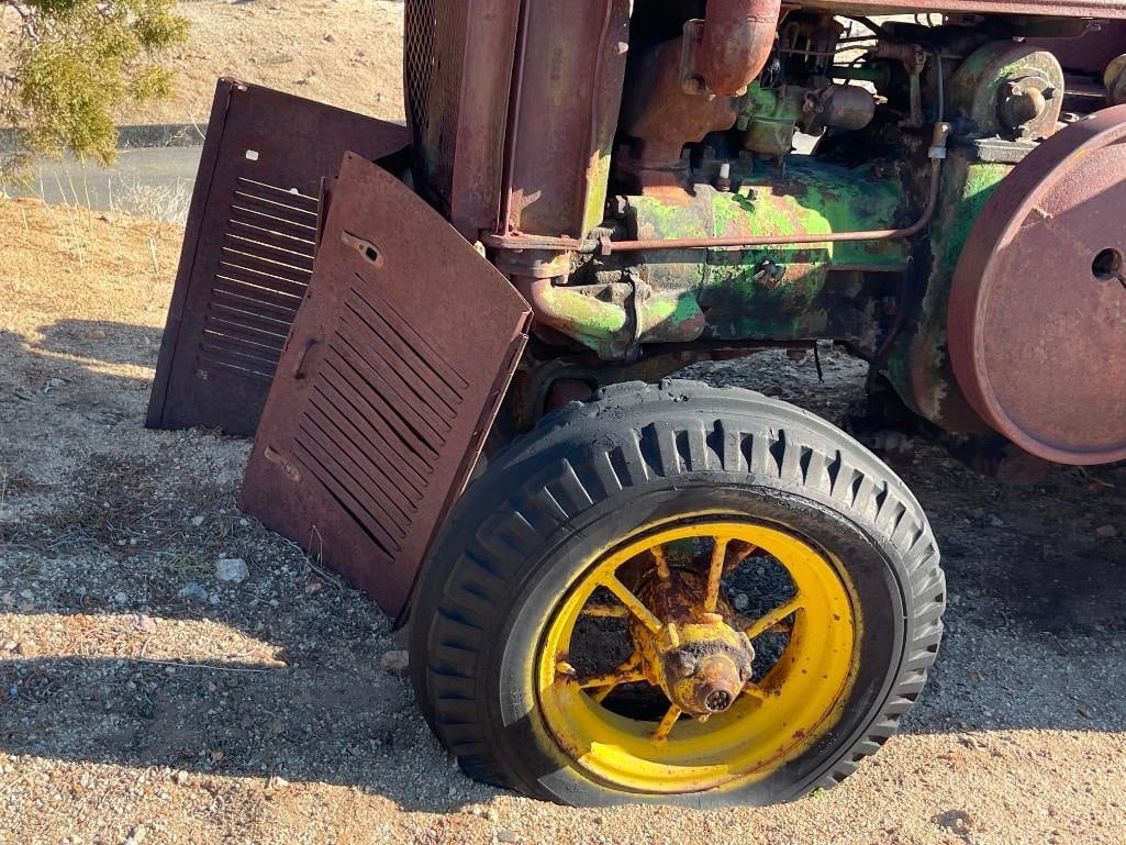 ANTIQUE JOHN DEERE MODEL D TRACTOR - 3