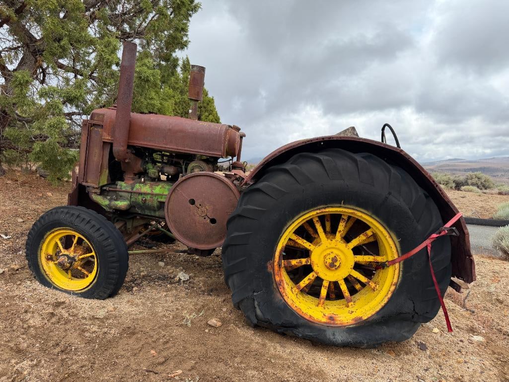 ANTIQUE JOHN DEERE MODEL D TRACTOR - 4