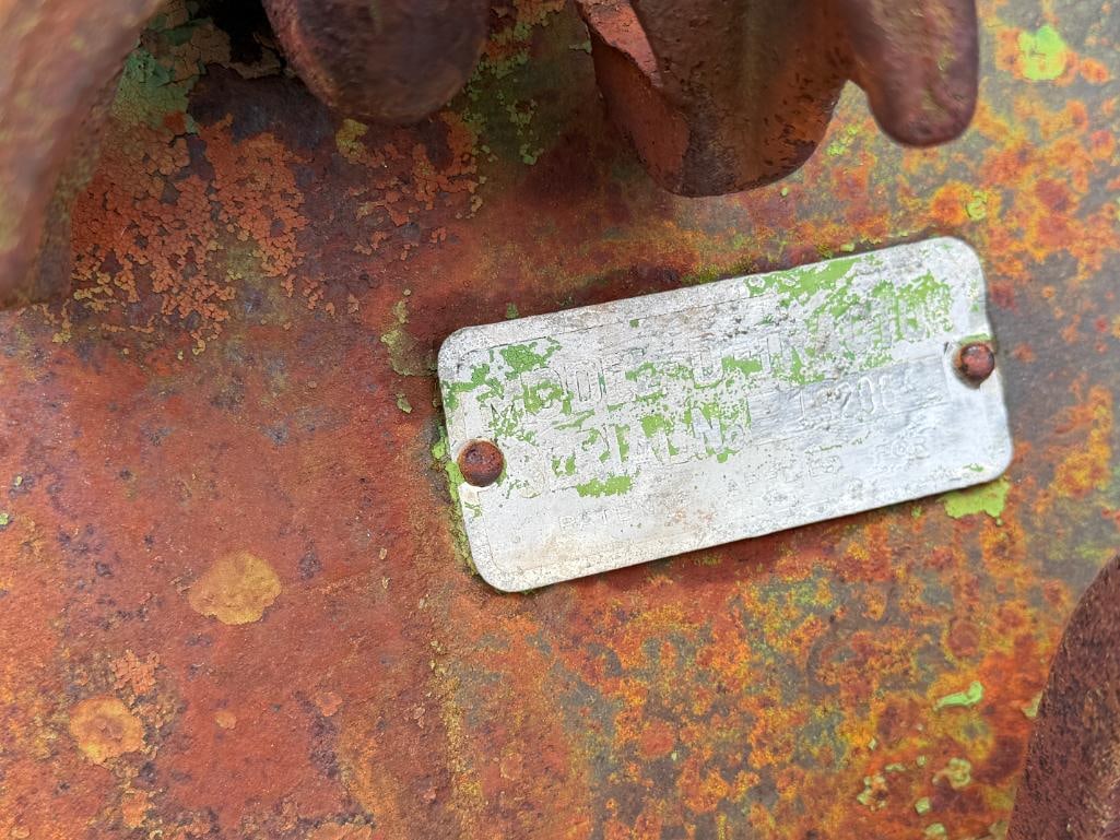 ANTIQUE JOHN DEERE MODEL D TRACTOR - 8