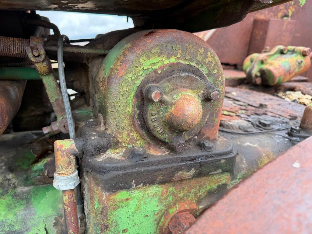 ANTIQUE JOHN DEERE MODEL D TRACTOR - 9