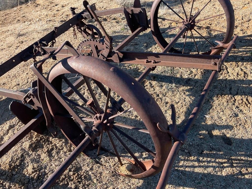 ANTIQUE HORSE DRAWN CULTIVATOR FROM EARLY 20TH CENTURY - 10
