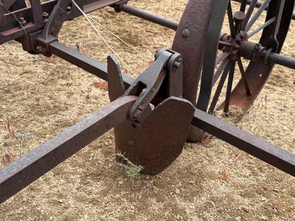 ANTIQUE HORSE DRAWN CULTIVATOR FROM EARLY 20TH CENTURY - 5