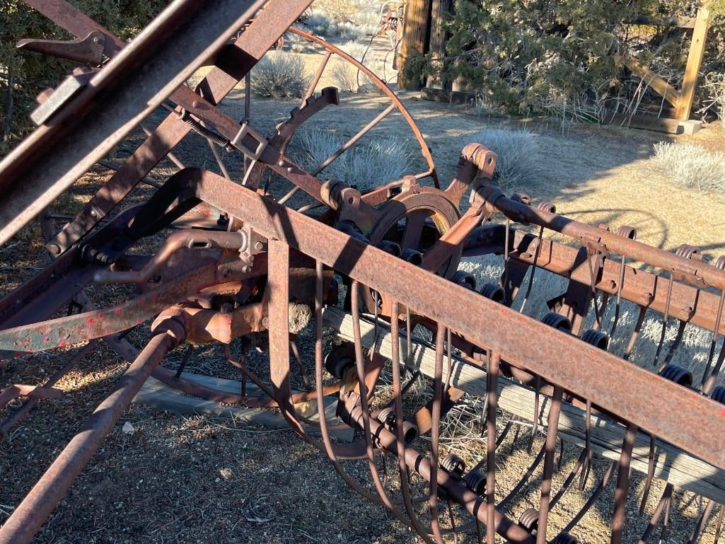 ANTIQUE TRACTOR DRAWN FARMING IMPLEMENT HAY RAKE - 10