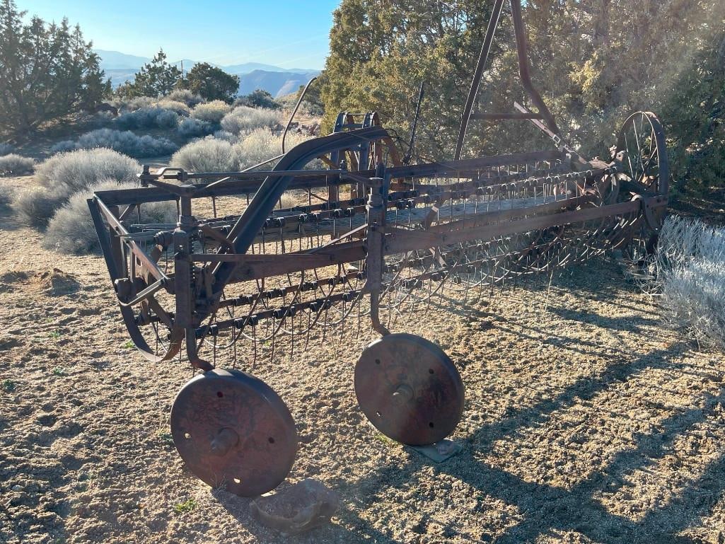 ANTIQUE TRACTOR DRAWN FARMING IMPLEMENT HAY RAKE - 13