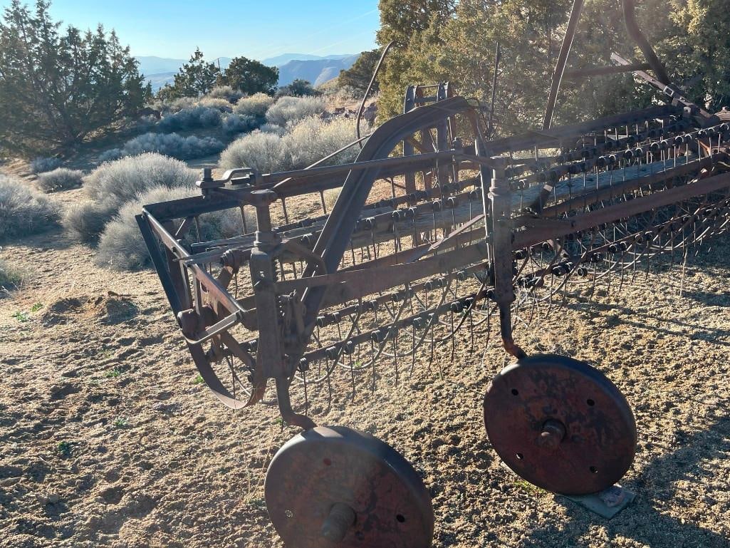 ANTIQUE TRACTOR DRAWN FARMING IMPLEMENT HAY RAKE - 14