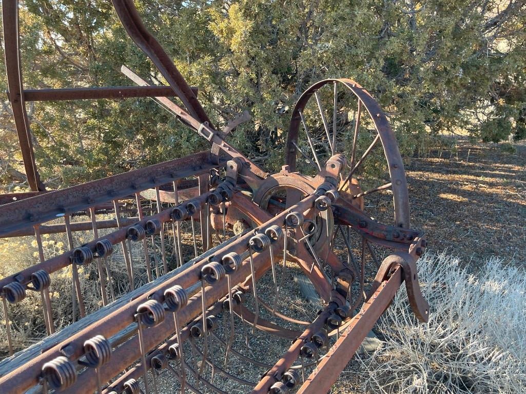ANTIQUE TRACTOR DRAWN FARMING IMPLEMENT HAY RAKE - 18