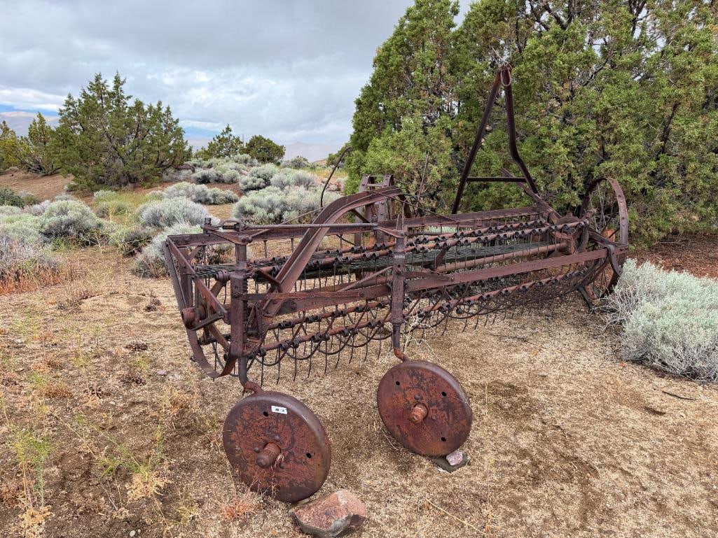 ANTIQUE TRACTOR DRAWN FARMING IMPLEMENT HAY RAKE - 19