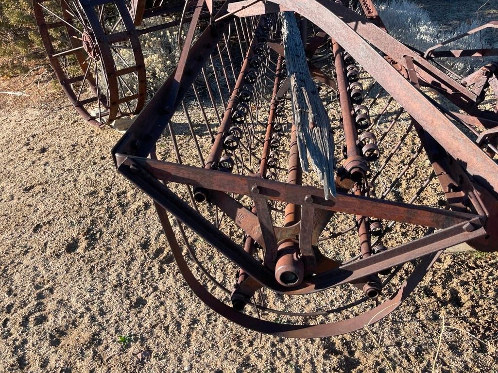 ANTIQUE TRACTOR DRAWN FARMING IMPLEMENT HAY RAKE - 3