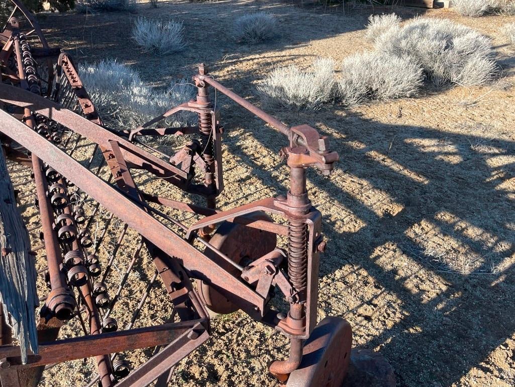 ANTIQUE TRACTOR DRAWN FARMING IMPLEMENT HAY RAKE - 4