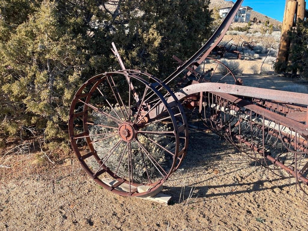 ANTIQUE TRACTOR DRAWN FARMING IMPLEMENT HAY RAKE - 8