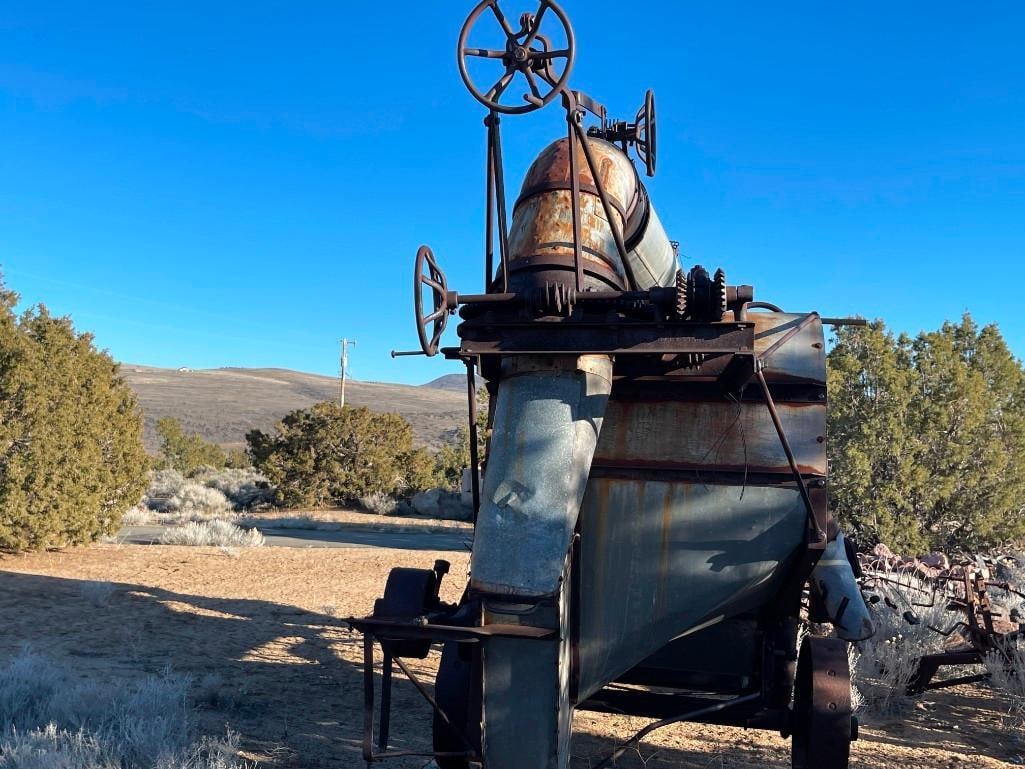 ANTIQUE FARMING IMPLEMENT THRESHING MACHINE - 15