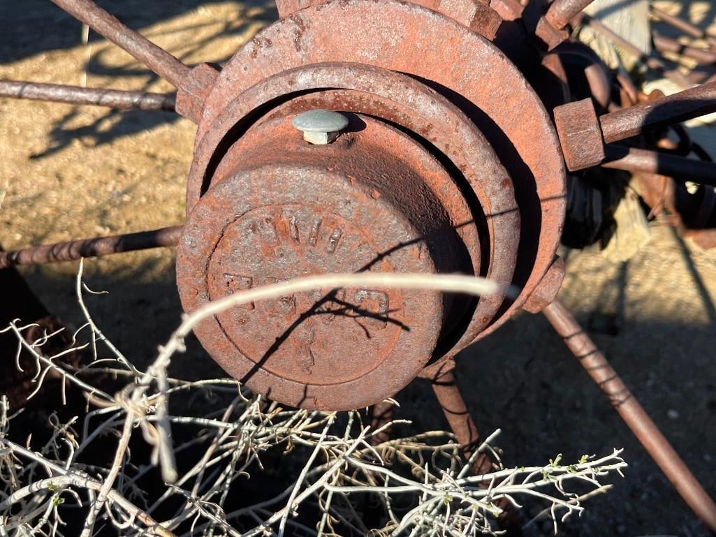 ANTIQUE FARMING IMPLEMENT THRESHING MACHINE - 6