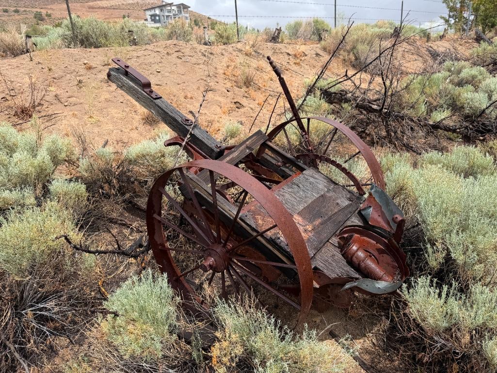ANTIQUE FARMING IMPLEMENT HORSE DRAWN / TRACTOR DRAWN CART WITH STEEL FRAME WHEELS (1 of 14)