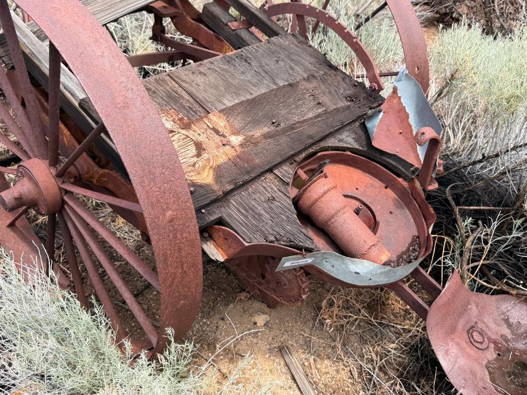 ANTIQUE FARMING / AGRICULTURE IMPLEMENT HORSE DRAWN / TRACTOR DRAWN CART WITH STEEL FRAME WHEELS - 2