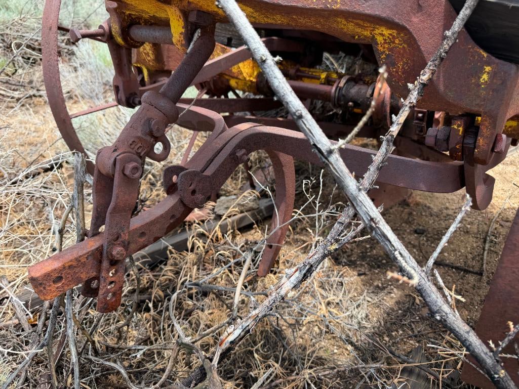 ANTIQUE FARMING / AGRICULTURE IMPLEMENT HORSE DRAWN / TRACTOR DRAWN CART WITH STEEL FRAME WHEELS - 3