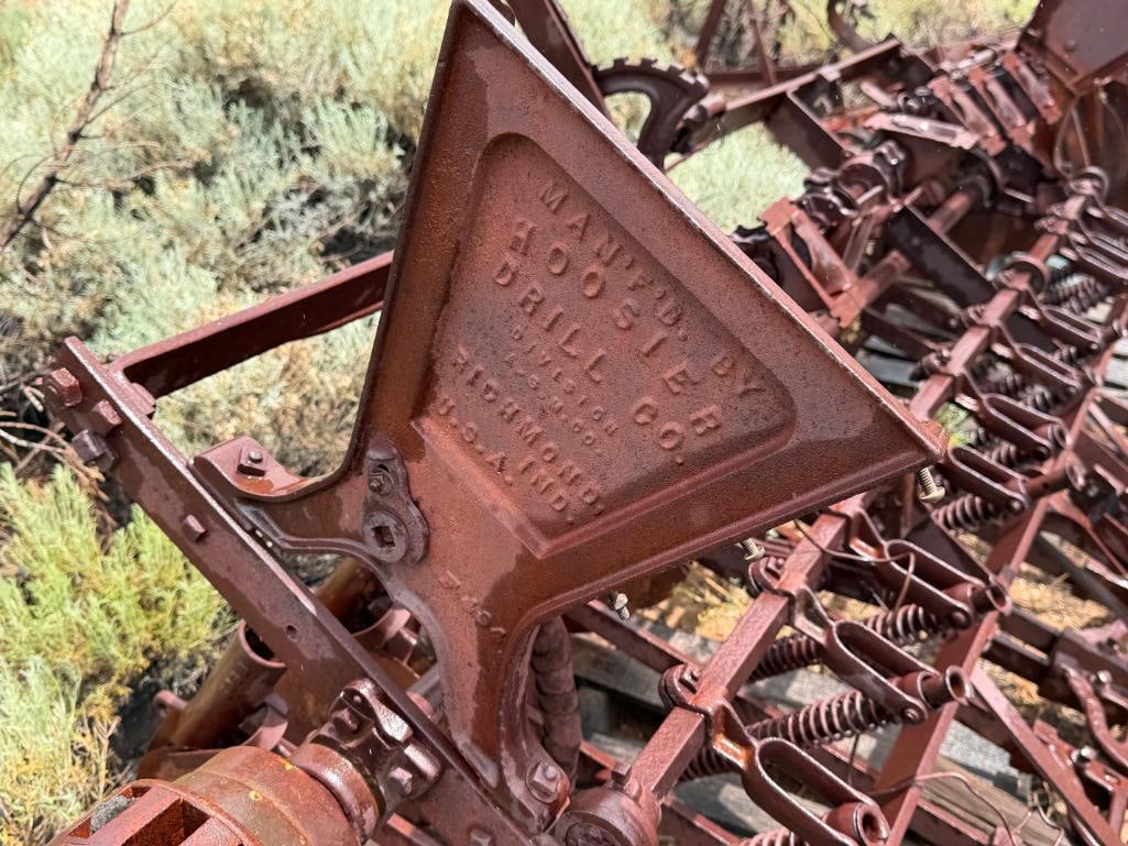 ANTIQUE TRACTOR DRAWN HOOSIER SEED DRILL FARMING IMPLEMENT - 2