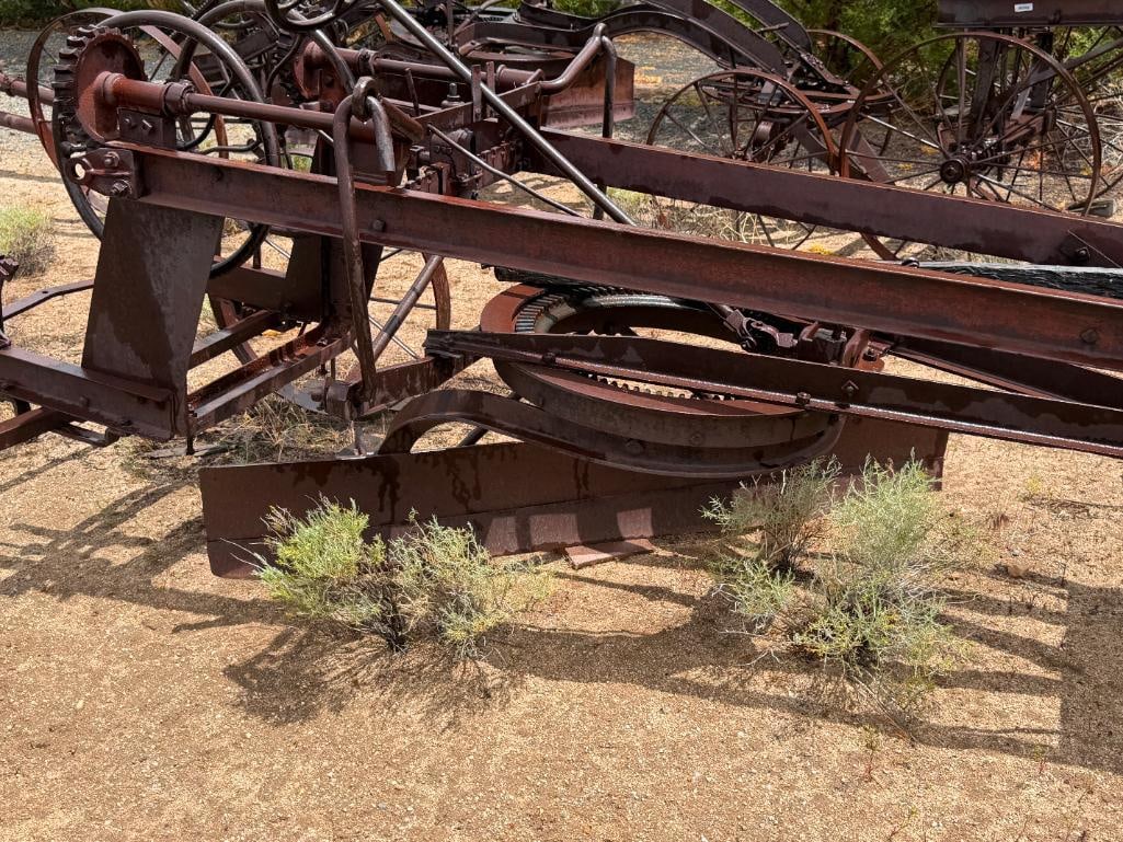 ANTIQUE THE RUSSELL GRADER MFG. CO. THE RUSSELL JUNIOR ROAD GRADER MADE IN MINNEAPOLOIS, MINNESOTA - 2