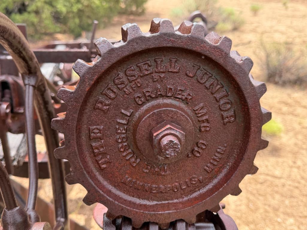 ANTIQUE THE RUSSELL GRADER MFG. CO. THE RUSSELL JUNIOR ROAD GRADER MADE IN MINNEAPOLOIS, MINNESOTA - 8