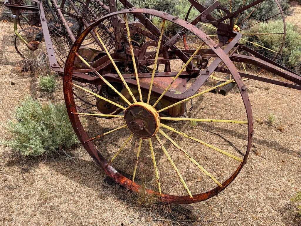 ANTIQUE JOHN DEERE SIDE DELIVERY HAY RAKE TRACTOR DRAWN FARMING IMPLEMENT - 6