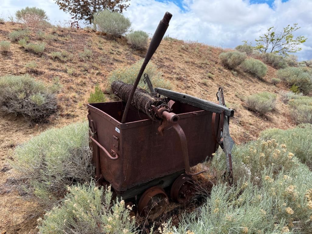ANTIQUE MINING CART AND ACCESORIES (1 of 20)