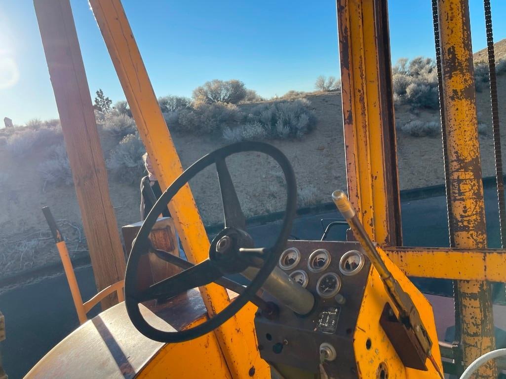 VINTAGE WHITE MOTOR CORPORATION 2-63-FL FORKLIFT - 17