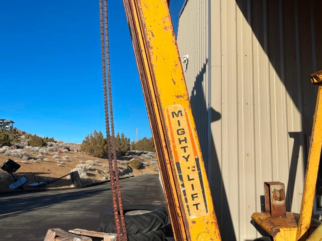 VINTAGE WHITE MOTOR CORPORATION 2-63-FL FORKLIFT - 9