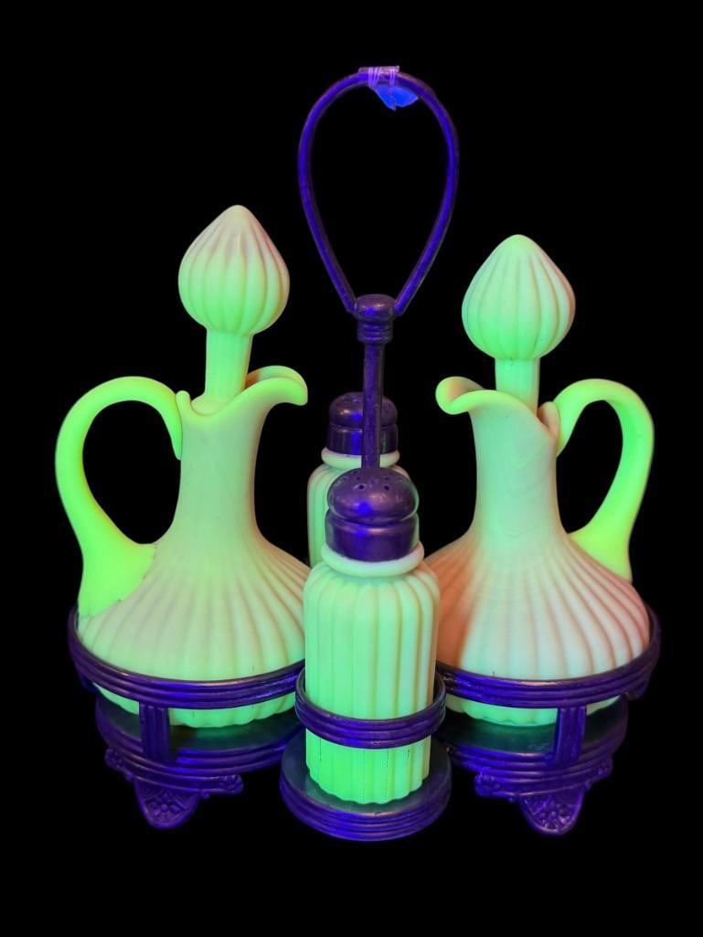ANTIQUE MOUNT WASHINGTON BURMESE / URANIUM GLASS CRUET SET PAIRPOINT SILVER PLATE CADDY UV REACTIVE (1 of 12)