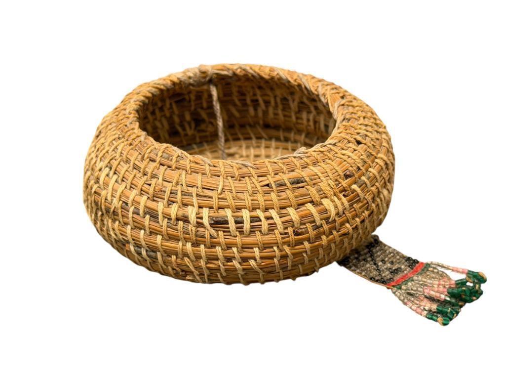 20TH CENTURY PINE NEEDLE AND TWINE COILED NATIVE AMERICAN BASKET (1 of 6)