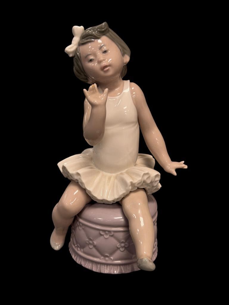 LLADRO FINE PORCELAIN FIGURINE LITTLE BALLET GIRL NO. 5106 ISSUED IN 1982 DESIGNED BY JOSE ROIG (1 of 5)