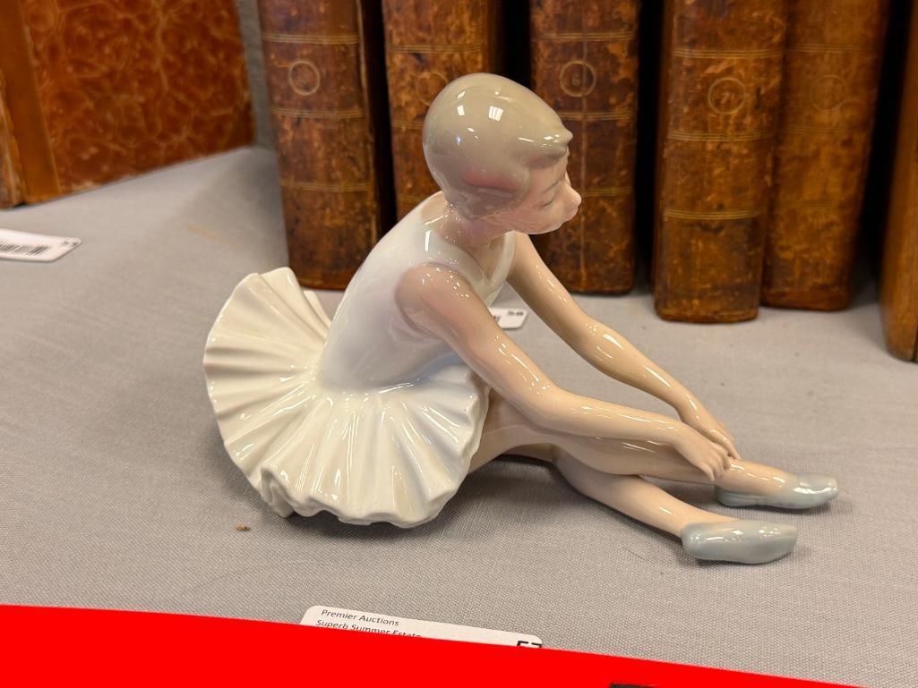 NAO LLADRO FINE PORCELAIN FIGURINE SITTING BALLERINA MADE IN SPAIN - 4