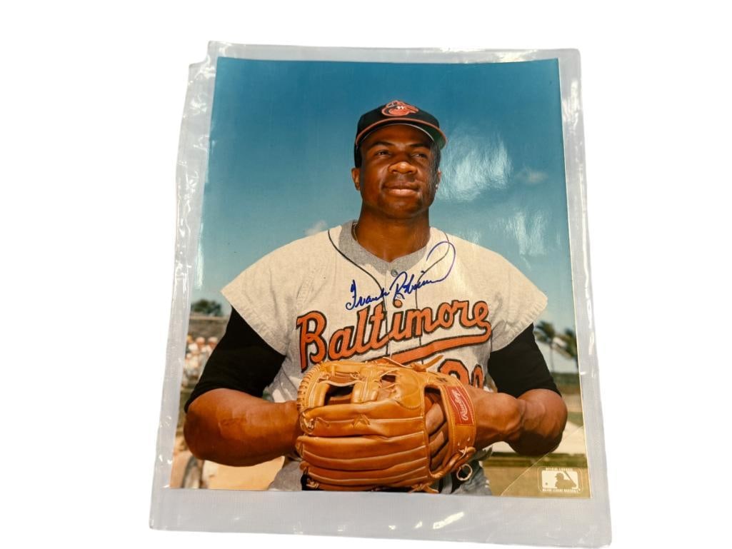 SIGNED / AUTOGRAPHED FRANK ROBINSON HALL OF FAMER PHOTOGRAPH (1 of 5)