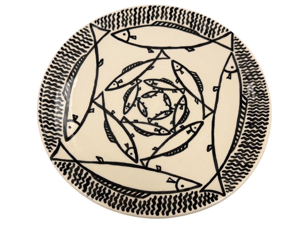 20TH CENTURY POTTERY KALEAIDOSCOPE FISH PLATE SIGNED (1 of 5)
