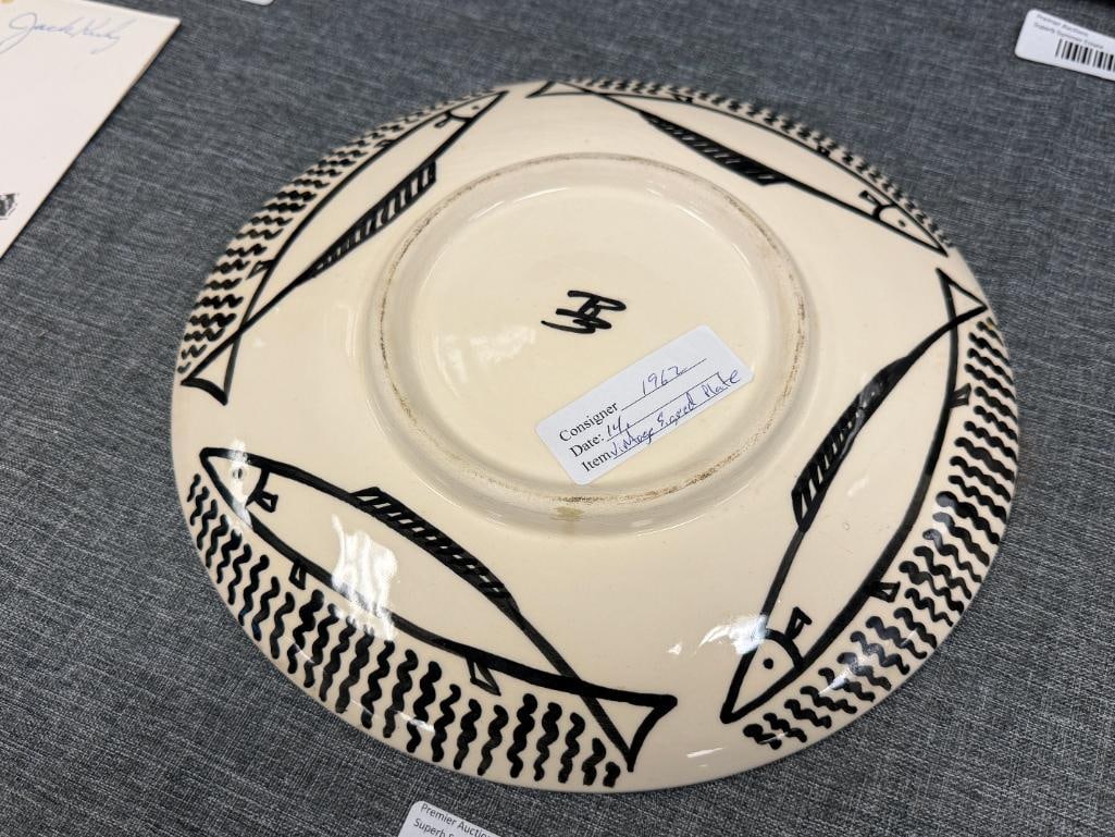 20TH CENTURY POTTERY KALEIDOSCOPE FISH PLATE SIGNED - 4