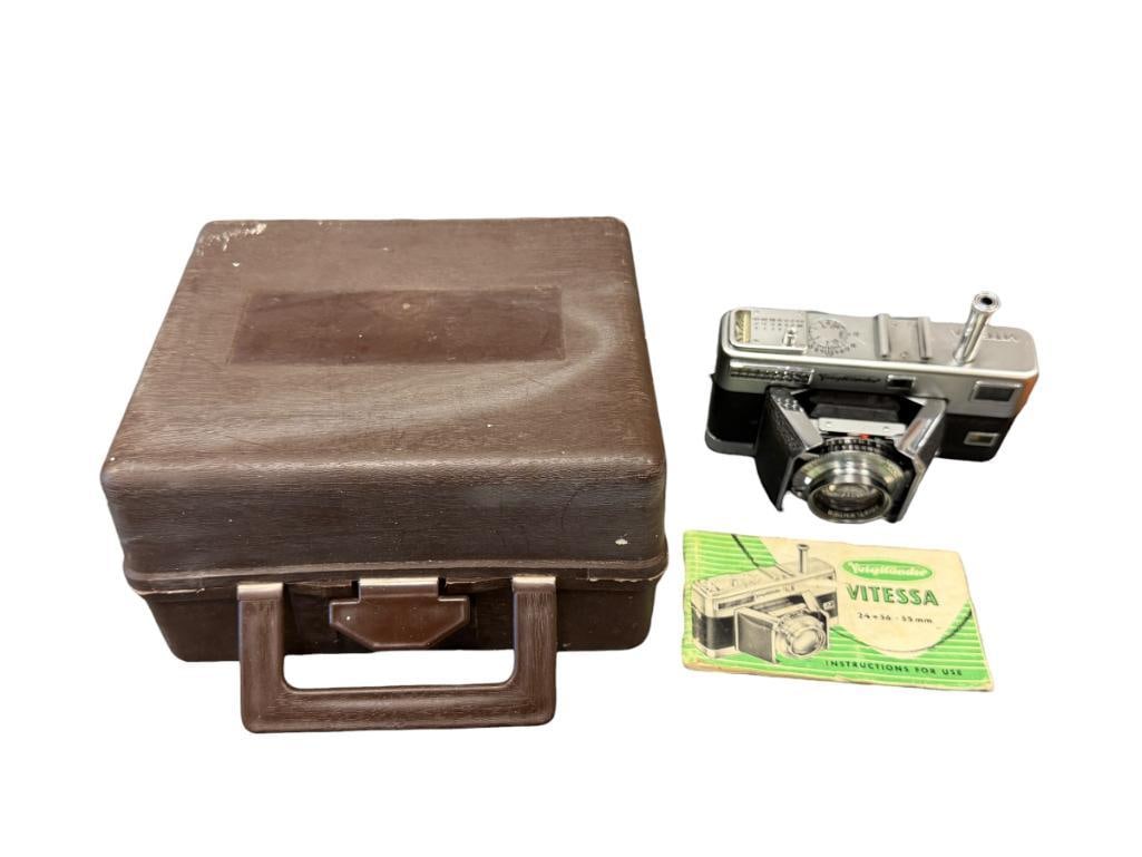MID-CENTURY VOIGTLANDER VITESSA 35 MM FOLDING RANGEFINDER FILM CAMERA MADE IIN GERMANY CIRCA 1950 (1 of 9)