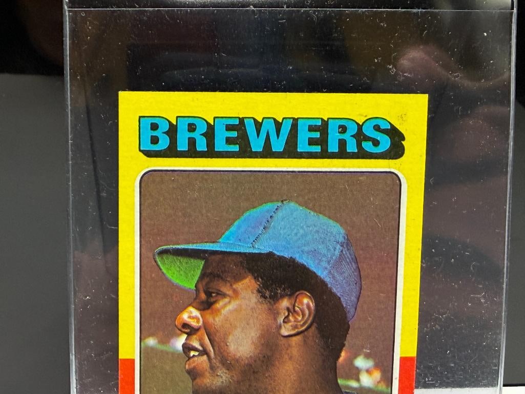 1975 TOPPS #660 HANK AARON BASEBALL CARD - 2