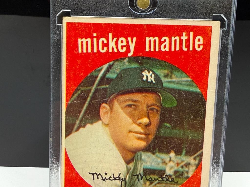 1959 TOPPS #10 MICKEY MANTLE BASEBALL CARD - 2