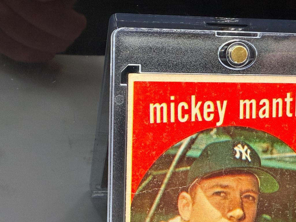1959 TOPPS #10 MICKEY MANTLE BASEBALL CARD - 4