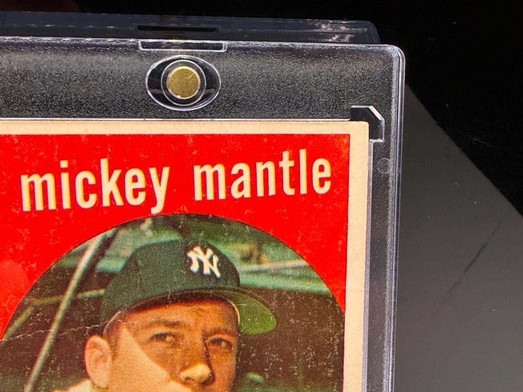 1959 TOPPS #10 MICKEY MANTLE BASEBALL CARD - 5