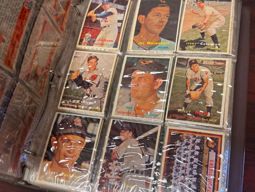 1957 TOPPS BASEBALL CARD SET - 17