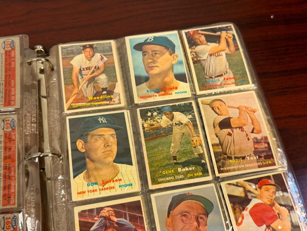 1957 TOPPS BASEBALL CARD SET - 18