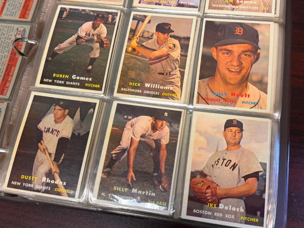 1957 TOPPS BASEBALL CARD SET - 8