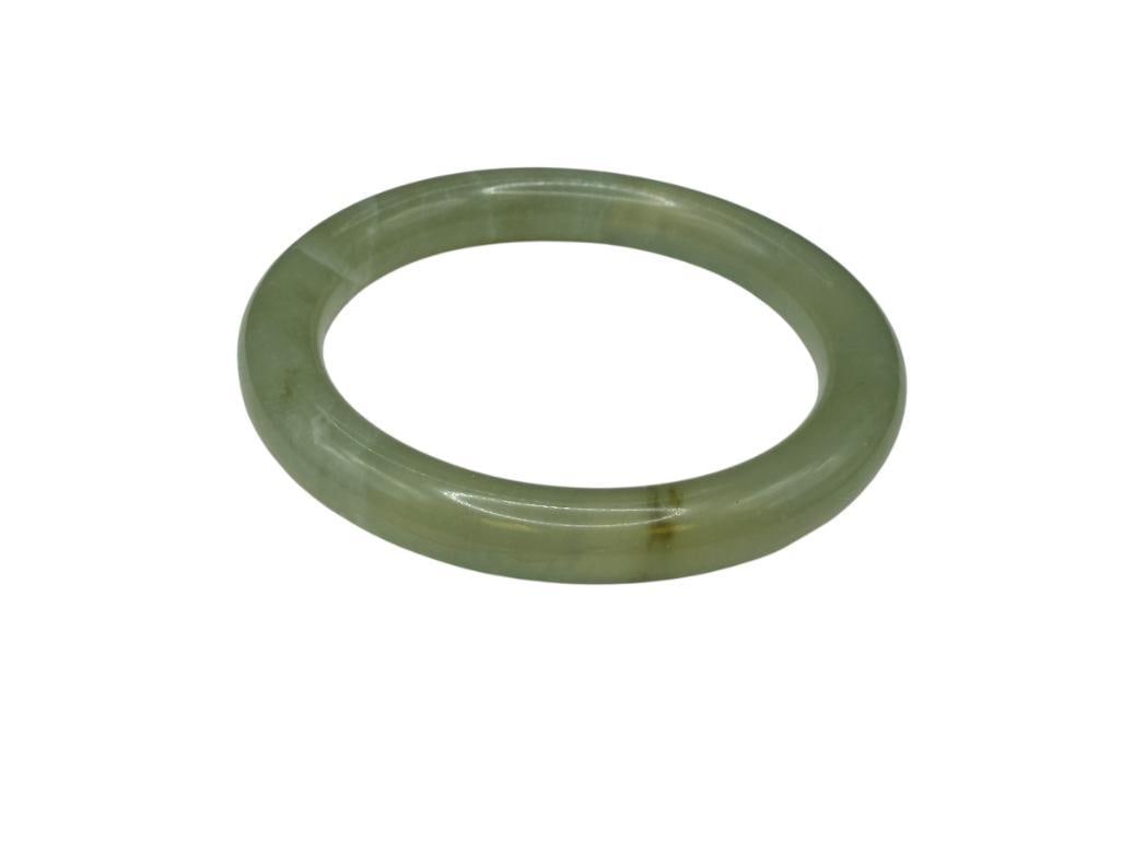 GREEN JADE BANGLE BRACELET (1 of 4)