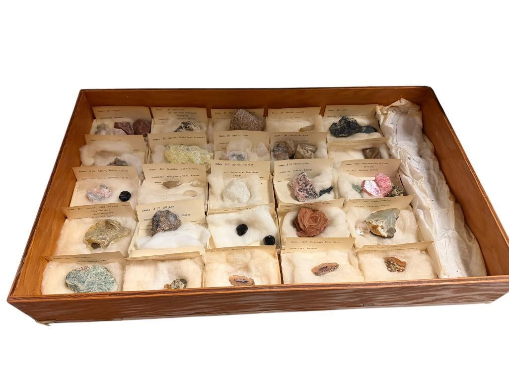 ASSORTED GEOLOGICAL SPECIMEN COLLECTION FEATURING MORE THAN 25 TYPES OF SPECIMENS (1 of 10)